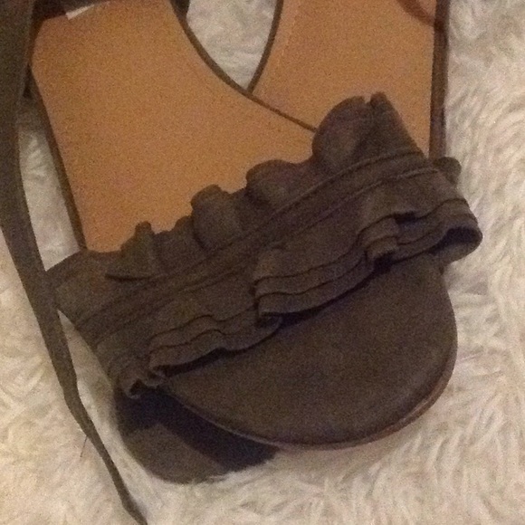 Classy Sandals - Picture 3 of 3